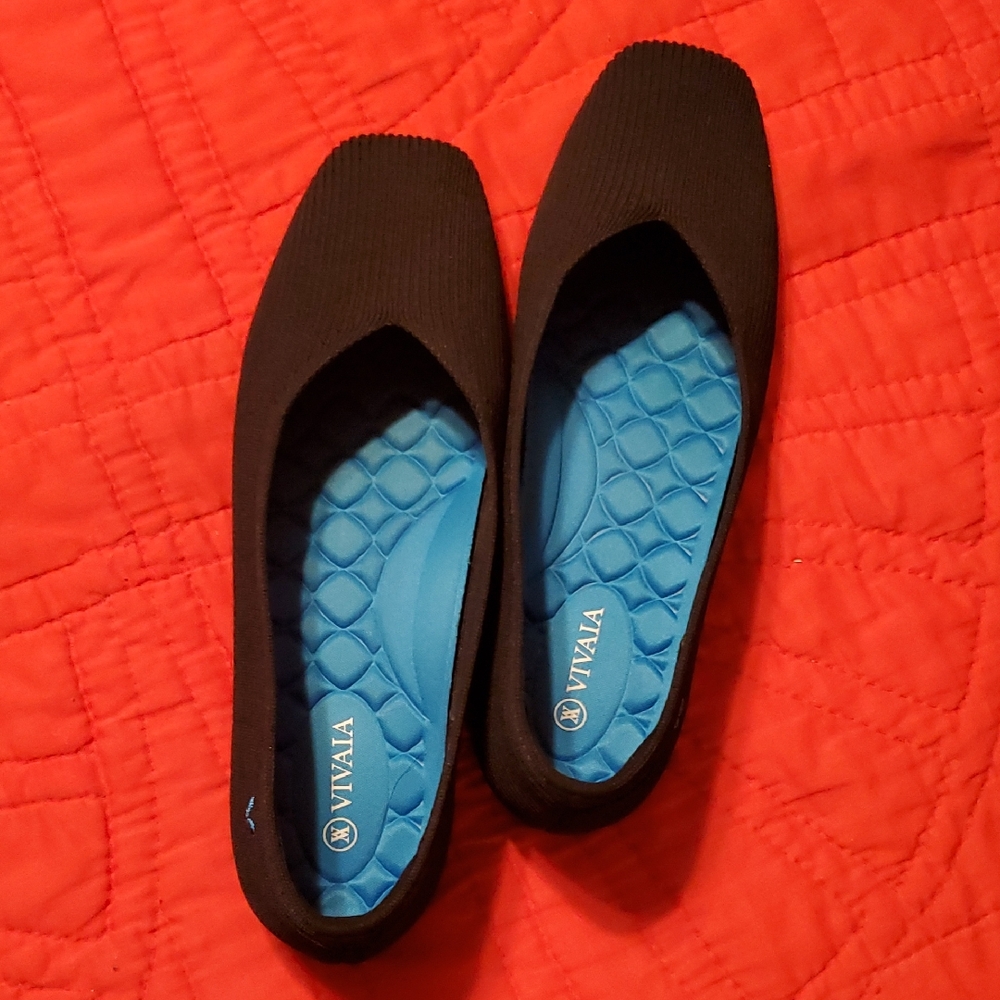 Vivala Women's Black Flats